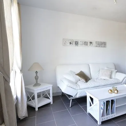 Image 6 - 14600 Honfleur, France - Apartment for rent