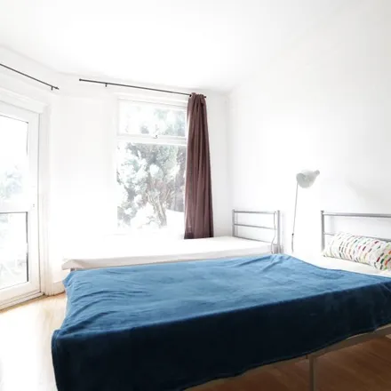 Image 5 - La Rose Lane, West Green Road, London, N15 3PB, United Kingdom - Room for rent