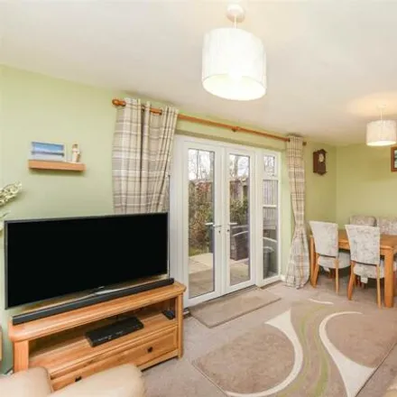 Image 3 - Aston Close, Redditch, B98 7GA, United Kingdom - Townhouse for sale