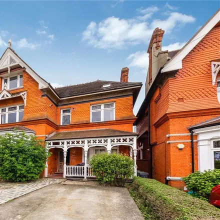 Rent this 5 bed apartment on Hail & Ride Valleyfield Road in Gleneldon Road, London