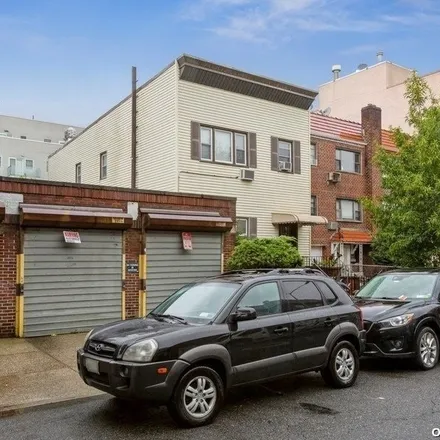 Image 2 - 25-81 38th Street, New York, NY 11103, USA - Townhouse for sale