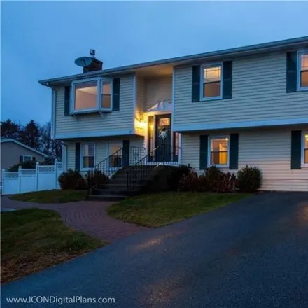 Rent this 4 bed house on 75 Algonquin Drive in Middletown, RI 02842