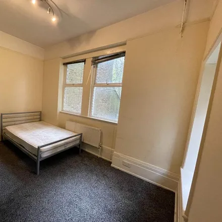 Rent this studio apartment on Birdhurst Road in London, CR0 5SG