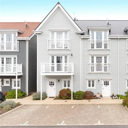 Rent this 4 bed townhouse on 50 Maine Street in Reading, RG2 6BT