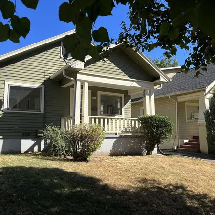Buy this 2 bed house on 2616 Northeast 7th Avenue in Portland, OR 97212