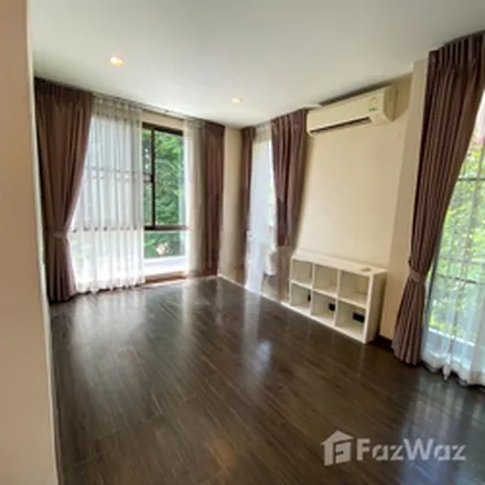 Rent this 3 bed townhouse on unnamed road in Wang Thonglang District, 10310