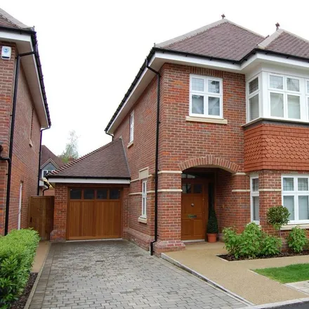 Rent this 4 bed house on Queen Elizabeth Crescent in Beaconsfield, HP9 1BX