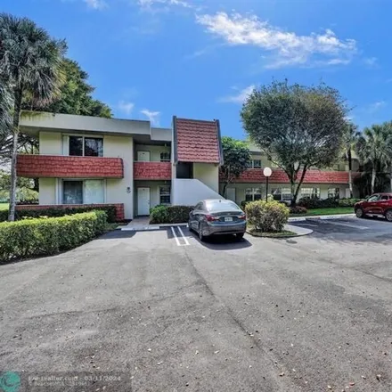 Buy this 3 bed condo on 800 Cypress Boulevard in Pompano Beach, FL 33069