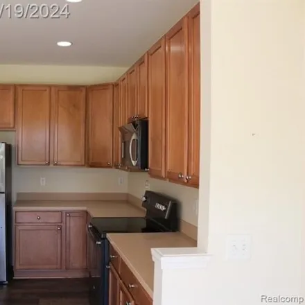 Image 5 - 24304 Sand Lake Lane, Brownstown Charter Township, MI 48134, USA - Condo for sale