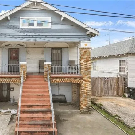 Buy this 6 bed house on 2530 Franklin Avenue in New Orleans, LA 70117
