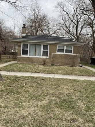 Buy this 3 bed house on 13333 South Prairie Avenue in Chicago, IL 60827