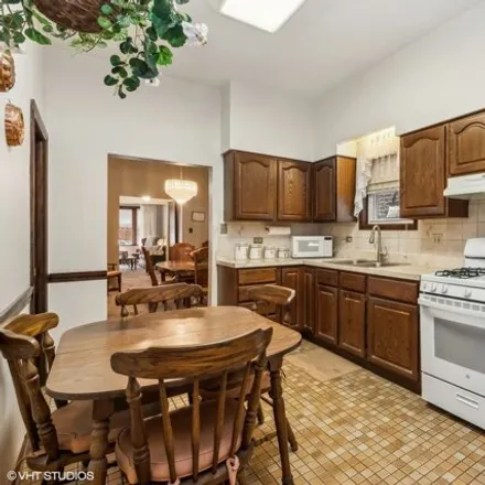 Image 7 - 2516 South Claremont Avenue, Chicago, IL 60608, USA - House for sale