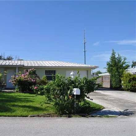 Buy this 2 bed house on 1849 Sparta Circle in Sebring, FL 33870