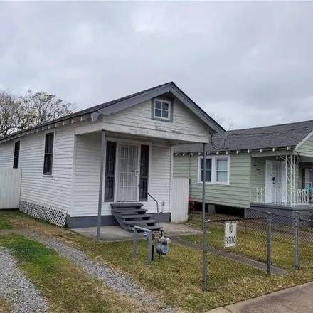 Buy this 2 bed house on 826 Avenue A in Marrero, LA 70072