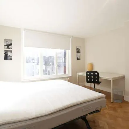 Rent this 2 bed apartment on Avenue de Stalingrad - Stalingradlaan 9 in 1000 Brussels, Belgium