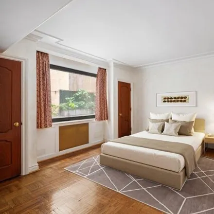 Image 3 - 860 Fifth Ave Unit 2L, New York, 10065 - Apartment for sale