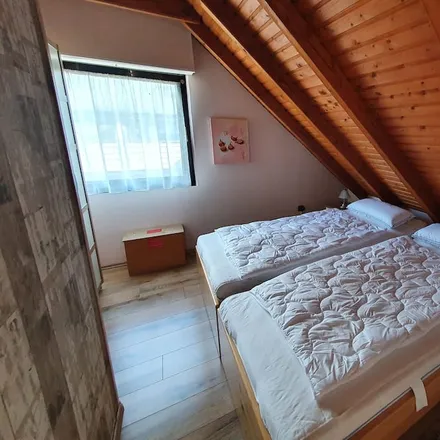 Rent this 2 bed apartment on Grundschule Butjadingen-Burhave in Am Marktplatz, 26969 Butjadingen