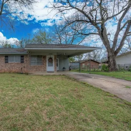 Buy this 4 bed house on 1563 Lampkin Street in Meadowview Park, Bossier City