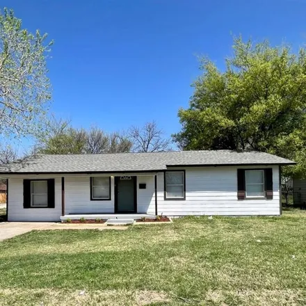 Buy this 3 bed house on 1401 Southeast 14th Street in Mineral Wells, TX 76067