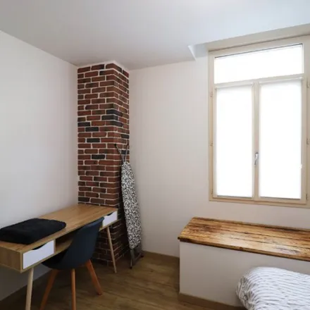 Rent this 3 bed apartment on 26 Boulevard de l'Industrie in 49000 Écouflant, France