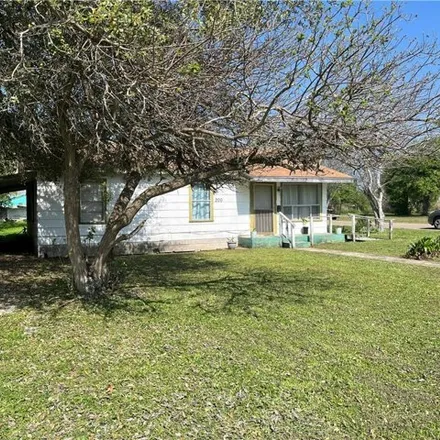 Image 2 - 923 West Saint Mary's Street, Mathis, TX 78368, USA - House for sale