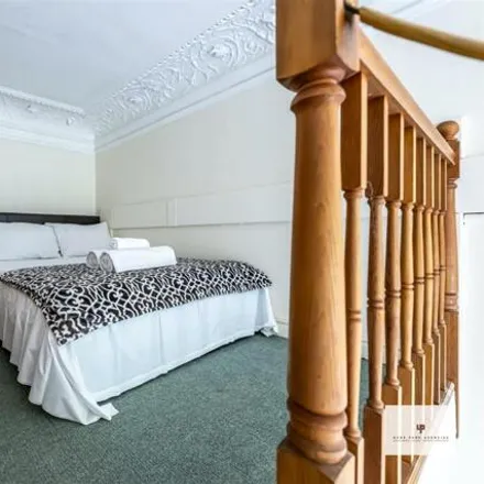 Rent this studio apartment on 27 Lancaster Gate in London, W2 3NS