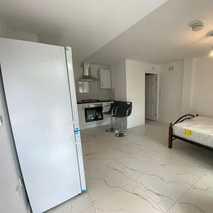 Rent this studio apartment on Princes Road in London, IG6 1NG