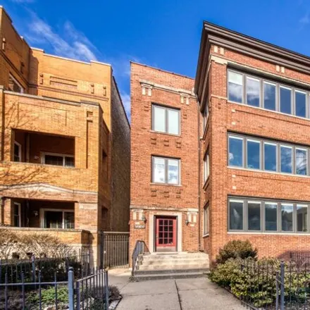 Buy this 1studio house on 750 West Bittersweet Place in Chicago, IL 60613
