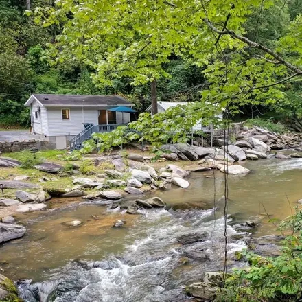 Image 1 - Rocky River Lane, Bat Cave, Henderson County, NC 28710, USA - House for sale