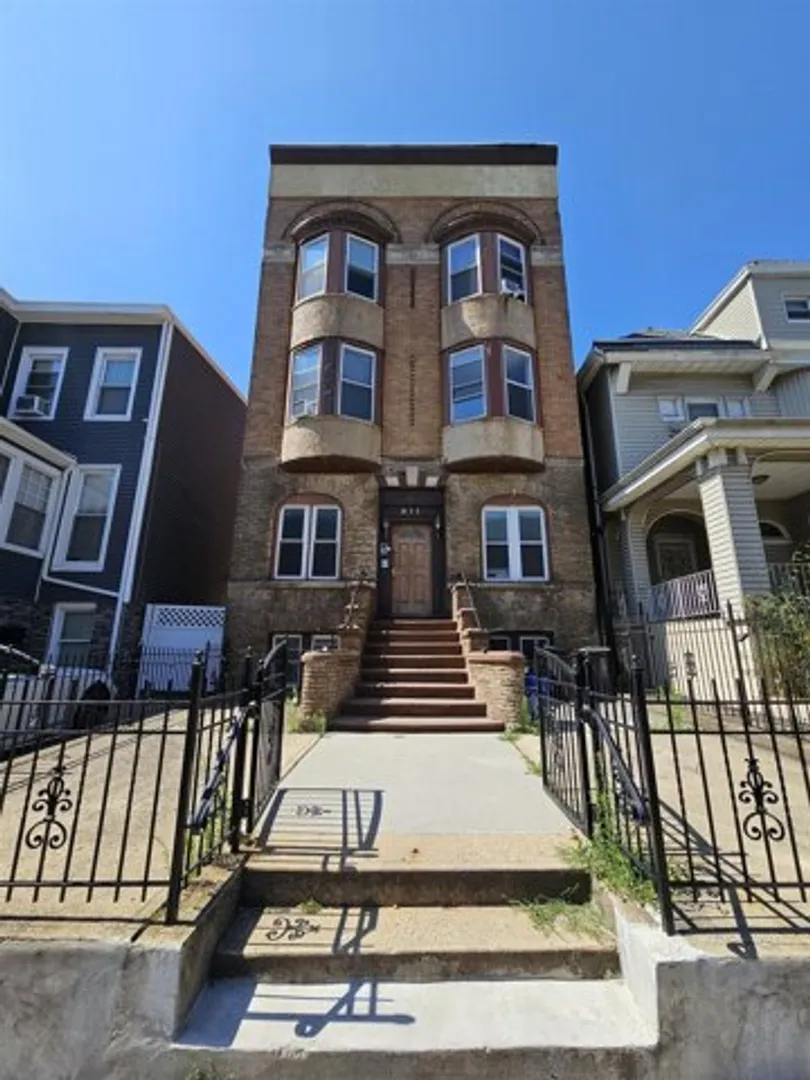 811 Montgomery Street, Bergen Square, Jersey City, NJ 07306, USA | 3 bed house for rent