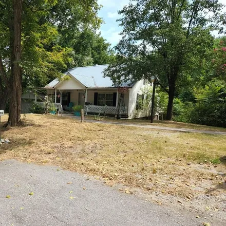 Buy this 4 bed house on 1778 Jamestown Highway in Livingston, Overton County