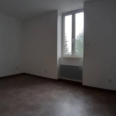 Rent this 3 bed apartment on 5 Rue de l'Hôtel de Ville in 07400 Le Teil, France