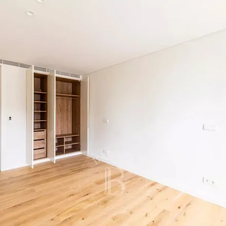 Rent this 1 bed apartment on Fernandes & Fernandes LDA- Maderas e Derivados in Rua de Campolide, 1070-026 Lisbon
