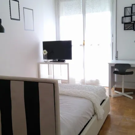 Rent this 6 bed room on Scuola dell'infanzia Luigi Soderini in Via Luigi Soderini, 20146 Milan MI
