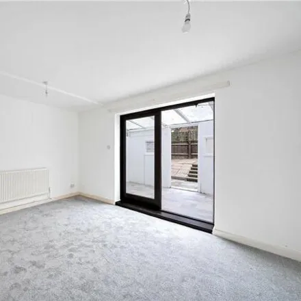 Image 3 - Larch Road, London, E10 5TH, United Kingdom - Townhouse for sale