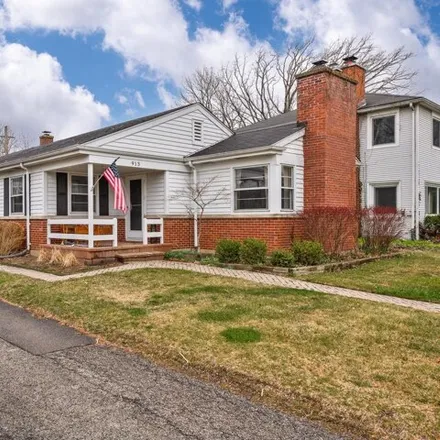 Rent this 3 bed house on 901 Cambridge Lane in Wilmette, New Trier Township