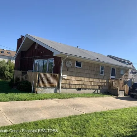 Rent this 4 bed house on 202 4th Avenue in Manasquan, Monmouth County