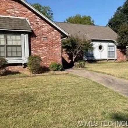 Rent this 3 bed house on 1608 South Laurel Avenue in Broken Arrow, OK 74012