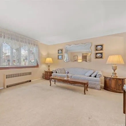 Image 2 - 154-43 25th Drive, New York, NY 11354, USA - House for sale