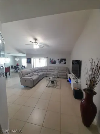 Image 4 - 1806 Northeast 2nd Place, Cape Coral, FL 33909, USA - House for sale