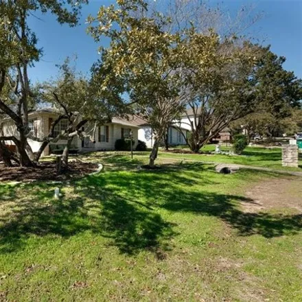 Buy this 3 bed house on 201 Sailors Run in Lakeway, Texas