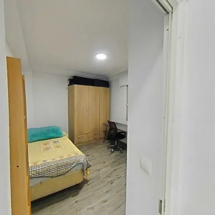 Image 9 - Escondidos, Calle Valderrama, 41003 Seville, Spain - Apartment for rent