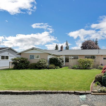 Rent this 3 bed townhouse on 5310 90th Street Northeast in Marysville, WA 98270