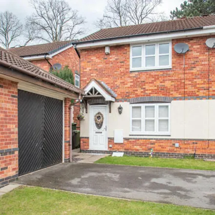 Buy this 3 bed duplex on Terry's Close in Redditch, B98 8EU