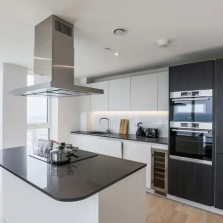 Rent this 2 bed apartment on Sandpiper in Newnton Close, London