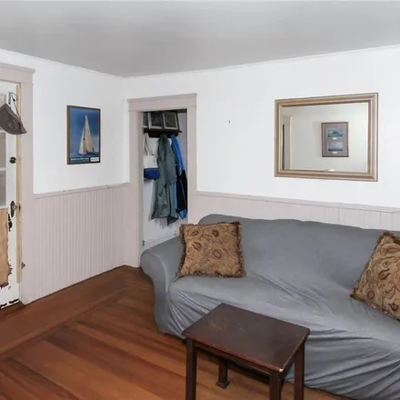 Image 3 - 28 Callendar Avenue, Newport, RI 02840, USA - Apartment for rent