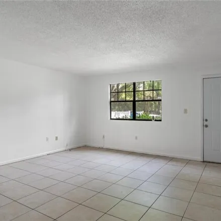 Image 6 - 201 Poinsettia Pine Court, Hillsborough County, FL 33612, USA - Condo for sale