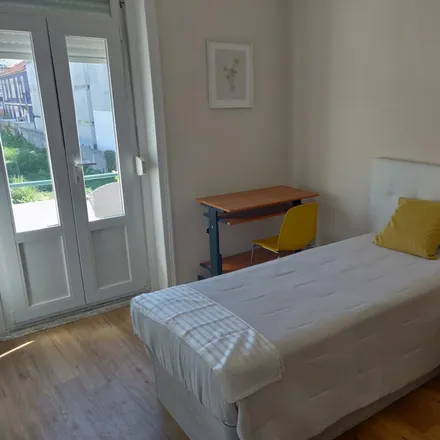 Rent this 8 bed room on Rua de Pereira Reis in 4200-096 Porto, Portugal