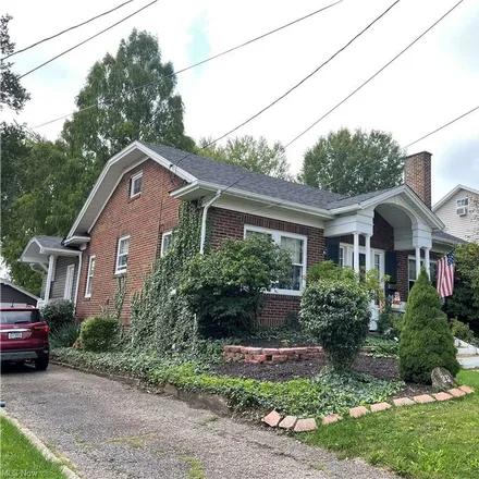 Image 3 - 232 Bachtel Street Southeast, North Canton, OH 44720, USA - House for sale