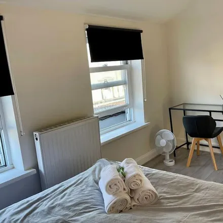 Rent this studio apartment on 233A Bethnal Green Road